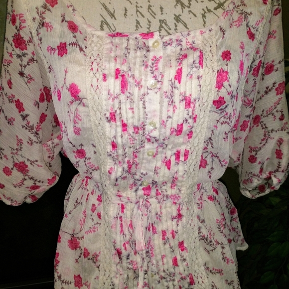 Guess Shirt Size Medium Pink Cream Floral! - Picture 13 of 16